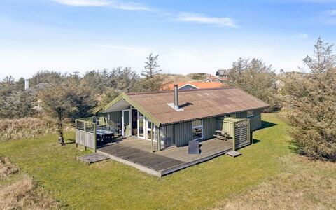 Tianna - 500M from the Sea: Dach, Zuhause, Tür, Hütte, Schatten, Abstellgleis, Garten, Estate, Hinterhof