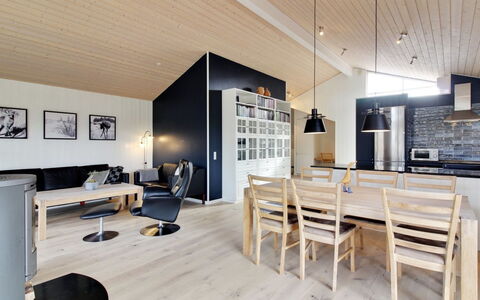 Heraldina - 1Km from the Sea: Interior Design, Flooring, Holz, Decke, Möbel, Fussboden, Holzboden, Wohnzimmer, Zuhause, Light Fixture