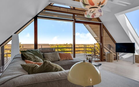 Mumme - 700M from the Sea: Möbel, Holz, Flooring, Interior Design, Decke, Fussboden, Wohnzimmer, Zuhause, Beleuchtung, Holzboden