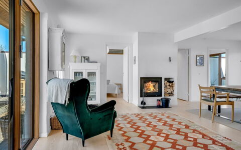 Mumme - 700M from the Sea: Möbel, Interior Design, Flooring, Fussboden, Holz, Decke, Zimmer, Wohnzimmer, Stuhl, Holzboden