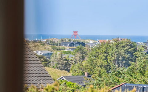 Mumme - 700M from the Sea: Himmel, Blau, Daytime, Horizont, Wohngebiet, Landschaft, Dach, Meer, Morgen, Sonnenlicht