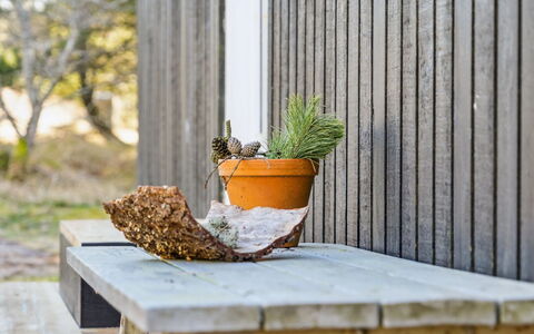 Eriksine - 1.9Km from the Sea: Möbel, Interior Design, Stuhl, Flooring, Tabelle, Resort, Fussboden, Decke, Zimmer, Eco Hotel