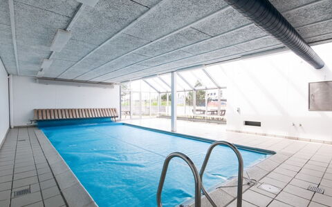 Kaapo - 1Km from the Sea: Möbel, Interior Design, Stuhl, Flooring, Tabelle, Resort, Fussboden, Decke, Zimmer, Eco Hotel