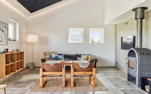 Kaapo - 1Km from the Sea: Möbel, Interior Design, Flooring, Fussboden, Holz, Decke, Wohnzimmer, Zimmer, Couch, Beleuchtung