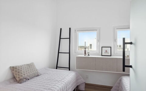 Kaapo - 1Km from the Sea: Wand, Schlafzimmer, Interior Design, Flooring, Bett, Holz, Fussboden, Decke, Möbel, Zimmer