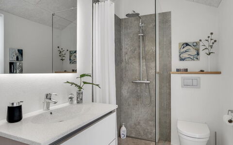 Aaran - 700M from the Sea: Armatur, Flooring, Badezimmer, Interior Design, Bad Sink, Sinken, Fussboden, Badezimmerschrank, Zapfhahn, Installation