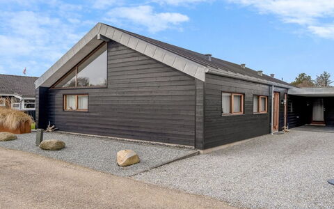 Aaran - 700M from the Sea: Dachdecken, Hütte, Haus, Dach, Zuhause, Bauernhaus, Hütte, Estate, Dorf