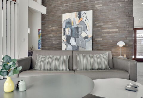 Aaran - 700M from the Sea: Möbel, Interior Design, Flooring, Wand, Couch, Fussboden, Wohnzimmer, Holz, Tabelle, Zuhause