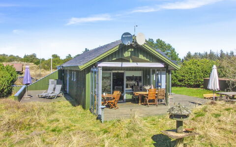 Gerasim - 1Km from the Sea: Gras, Haus, Dach, Zuhause, Hütte, Strauch, Grundstueck, Ländliches Gebiet, Bauernhaus, Ground
