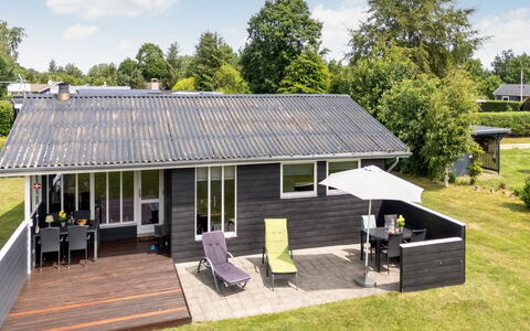 Stygge - 300M from the Sea: Holz, Dach, Haus, Zuhause, Hütte, Deck, Schatten, Abstellgleis, Garten, Garten