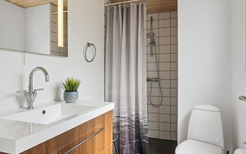 Stygge - 300M from the Sea: Flooring, Interior Design, Armatur, Fussboden, Holz, Bad Sink, Sinken, Badezimmerschrank, Badezimmer, Zapfhahn