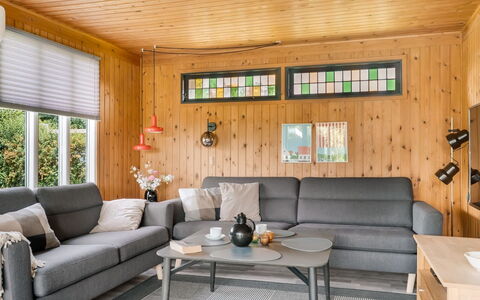 Stygge - 300M from the Sea: Möbel, Interior Design, Couch, Flooring, Holz, Wohnzimmer, Fussboden, Zimmer, Decke, Tabelle