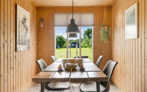 Stygge - 300M from the Sea: Möbel, Interior Design, Flooring, Holz, Fussboden, Tabelle, Decke, Küche & Esszimmer Tisch, Esszimmer, Light Fixture