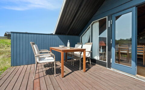 Henri - 500M from the Sea: Blau, Strauch, Hütte, Ground, Garten, Estate, Schatten, Landscaping, Bauernhaus, Eco Hotel