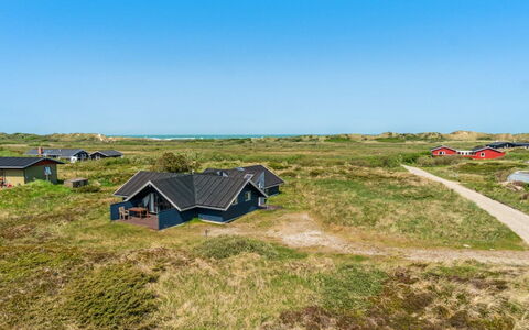Henri - 500M from the Sea: Blau, Strauch, Hütte, Ground, Garten, Estate, Schatten, Landscaping, Bauernhaus, Eco Hotel
