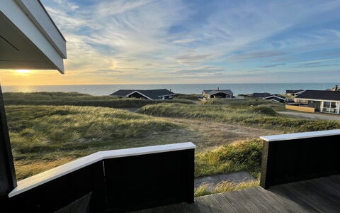 Joske - 50M from the Sea: Haus, Zuhause, Tür, Dach, Hütte, Estate, Garten, Schatten, Abstellgleis, Garten