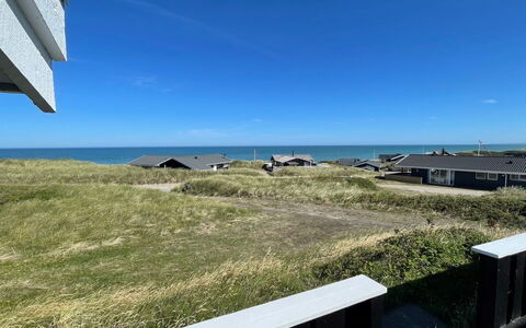Joske - 50M from the Sea: Haus, Zuhause, Tür, Dach, Hütte, Estate, Garten, Schatten, Abstellgleis, Garten
