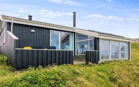 Joske - 50M from the Sea: Haus, Zuhause, Tür, Dach, Hütte, Estate, Garten, Schatten, Abstellgleis, Garten