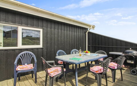 Joske - 50M from the Sea: Haus, Zuhause, Tür, Dach, Hütte, Estate, Garten, Schatten, Abstellgleis, Garten