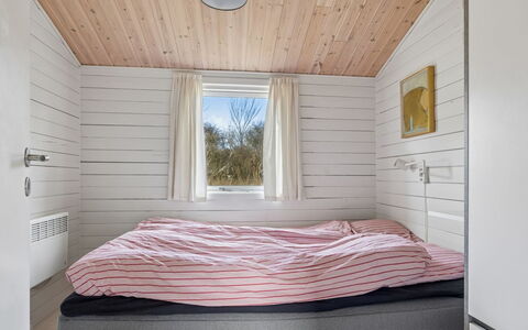 Thorsten - 500M from the Sea: Holz, Fussboden, Flooring, Schlafzimmer, Interior Design, Decke, Bett, Zuhause, Zimmer, Bedding