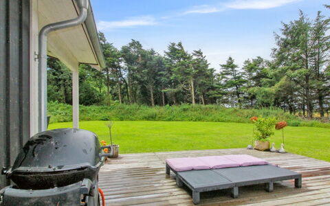 Hela - 1.4Km from the Sea: Haus, Zuhause, Tür, Dach, Hütte, Estate, Garten, Schatten, Abstellgleis, Garten