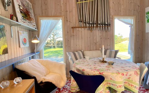 Ilenia - 150M from the Sea: Möbel, Interior Design, Flooring, Holz, Fussboden, Decke, Holzboden, Stuhl, Tabelle, Beleuchtung