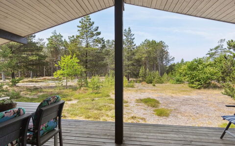 Andy - 600M from the Sea: Die Architektur, Dach, Zuhause, Verbundwerkstoff, Daylighting, Abstellgleis, Auffahrt