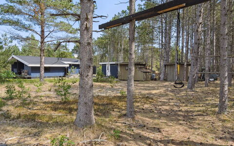 Andy - 600M from the Sea: Die Architektur, Dach, Zuhause, Verbundwerkstoff, Daylighting, Abstellgleis, Auffahrt