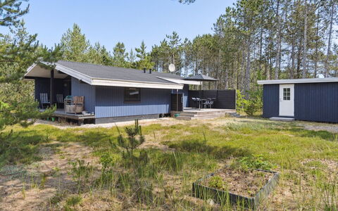 Andy - 600M from the Sea: Die Architektur, Dach, Zuhause, Verbundwerkstoff, Daylighting, Abstellgleis, Auffahrt