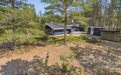 Andy - 600M from the Sea: Die Architektur, Dach, Zuhause, Verbundwerkstoff, Daylighting, Abstellgleis, Auffahrt
