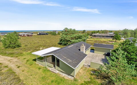 Alwine - 250M from the Sea: Holz, Zuhause, Veranda, Deck, Hartholz, Dach, Holzbeize, Holzboden, Eco Hotel