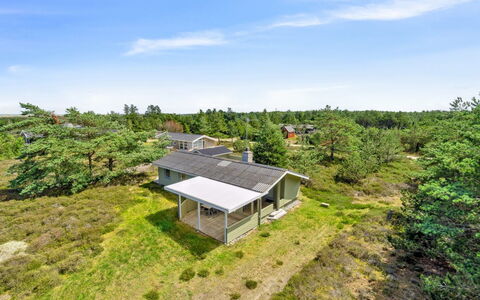 Alwine - 250M from the Sea: Holz, Zuhause, Veranda, Deck, Hartholz, Dach, Holzbeize, Holzboden, Eco Hotel