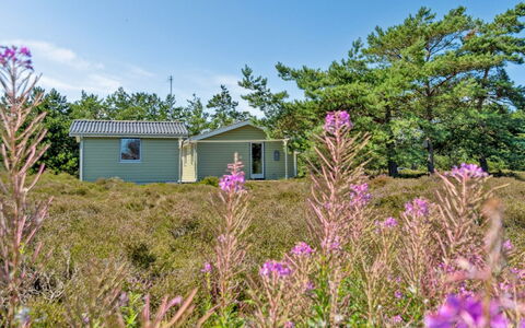 Alwine - 250M from the Sea: Holz, Zuhause, Veranda, Deck, Hartholz, Dach, Holzbeize, Holzboden, Eco Hotel