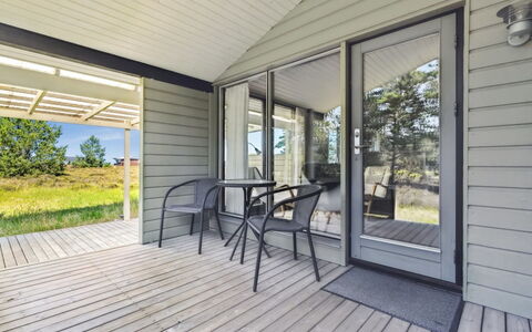 Alwine - 250M from the Sea: Holz, Zuhause, Veranda, Deck, Hartholz, Dach, Holzbeize, Holzboden, Eco Hotel