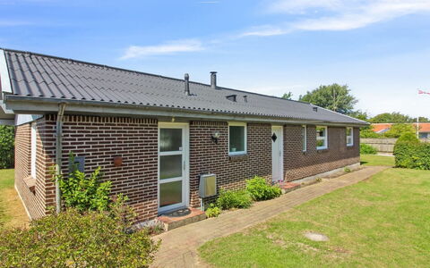 Erle - 1.5Km from the Sea: Decke, Flooring, Interior Design, Fussboden, Verbundwerkstoff, Möbel, Resort, Hotel, Design, Daylighting