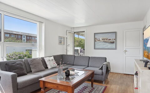 Gisella - 1.2Km from the Sea: Wand, Holz, Möbel, Couch, Flooring, Fussboden, Interior Design, Zuhause, Wohnzimmer