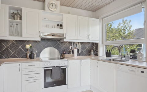 Gisella - 1.2Km from the Sea: Küche, Interior Design, Küchengerät, Countertop, Flooring, Major Appliance, Cabinetry, Möbel, Decke, Haushaltsgerät