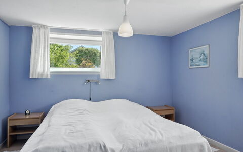 Gisella - 1.2Km from the Sea: Blau, Schlafzimmer, Decke, Interior Design, Fussboden, Bett, Flooring, Bedding, Bettdecke, Linens