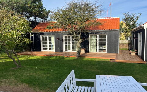 Skrollan - 100M from the Sea: Decke, Flooring, Interior Design, Fussboden, Verbundwerkstoff, Möbel, Resort, Hotel, Design, Daylighting