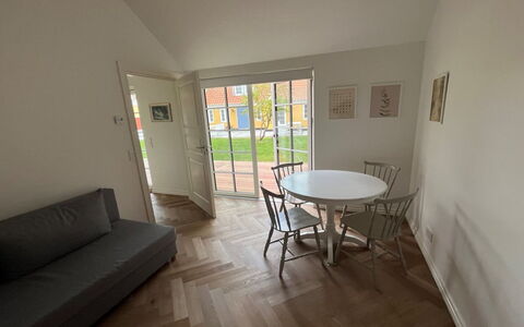Skrollan - 100M from the Sea: Decke, Flooring, Interior Design, Fussboden, Verbundwerkstoff, Möbel, Resort, Hotel, Design, Daylighting