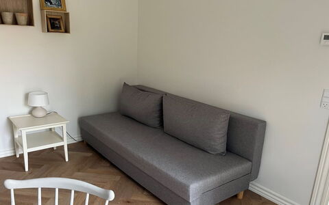 Skrollan - 100M from the Sea: Decke, Flooring, Interior Design, Fussboden, Verbundwerkstoff, Möbel, Resort, Hotel, Design, Daylighting