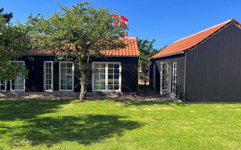 Skrollan - 100M from the Sea: Decke, Flooring, Interior Design, Fussboden, Verbundwerkstoff, Möbel, Resort, Hotel, Design, Daylighting