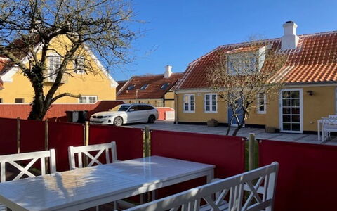 Skrollan - 100M from the Sea: Decke, Flooring, Interior Design, Fussboden, Verbundwerkstoff, Möbel, Resort, Hotel, Design, Daylighting