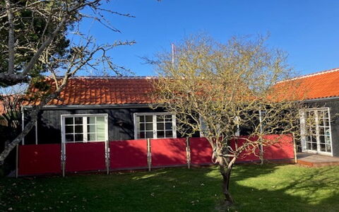 Skrollan - 100M from the Sea: Decke, Flooring, Interior Design, Fussboden, Verbundwerkstoff, Möbel, Resort, Hotel, Design, Daylighting