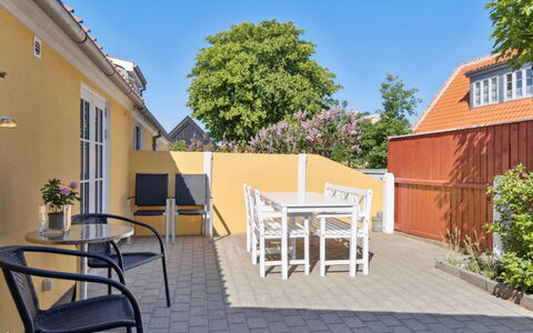 Algeth - 200M from the Sea: Wohngebiet, Dach, Vorort, Auffahrt, Estate, Kamin