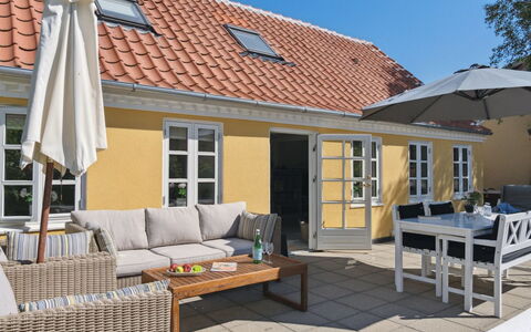 Algeth - 200M from the Sea: Wohngebiet, Dach, Vorort, Auffahrt, Estate, Kamin