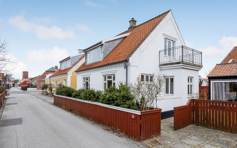Cordelia - 1Km from the Sea: Wand, Gebäude, Wohngebiet, Haus, Die Architektur, Zuhause, Fassade, Dach, \Stadt, Menschliche Siedlung