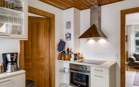 Cordelia - 1Km from the Sea: Möbel, Küchengerät, Küche, Interior Design, Flooring, Cabinetry, Major Appliance, Holz, Countertop, Fussboden