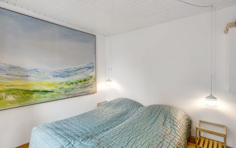 Cordelia - 1Km from the Sea: Interior Design, Schlafzimmer, Decke, Flooring, Fussboden, Bett, Möbel, Zimmer, Bettdecke, Bedding
