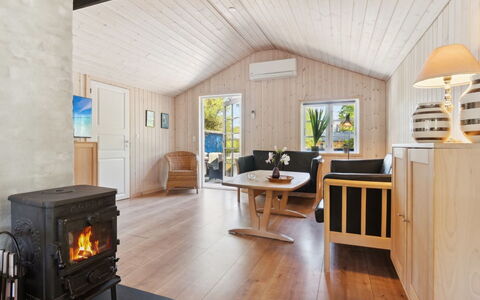 Ilmari - 150M from the Sea: Die Architektur, Dach, Zuhause, Verbundwerkstoff, Daylighting, Abstellgleis, Auffahrt